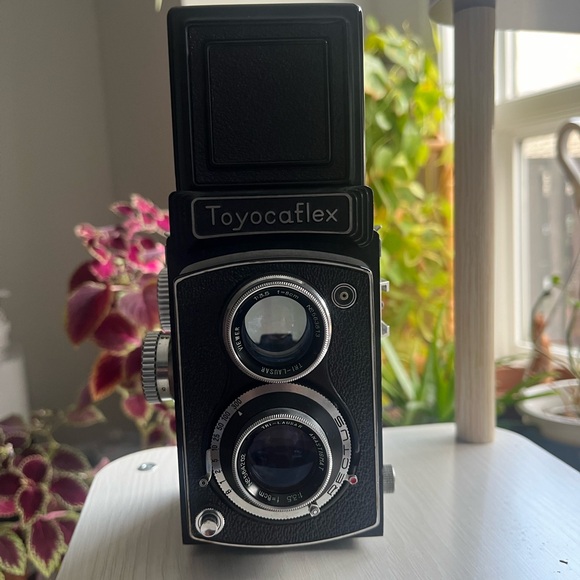 Black Vintage Camera - Picture 11 of 12